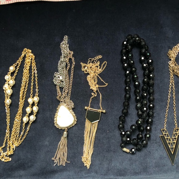 Jewelry - Set of 5 black and gold necklaces